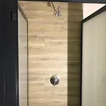 Wood Steel & Glass ホステル