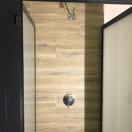 Wood Steel & Glass Hostal