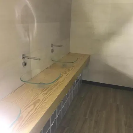 Albergue Wood Steel & Glass