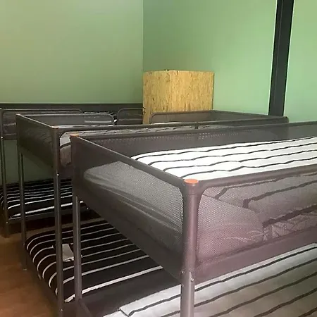 Wood Steel & Glass Hostal *