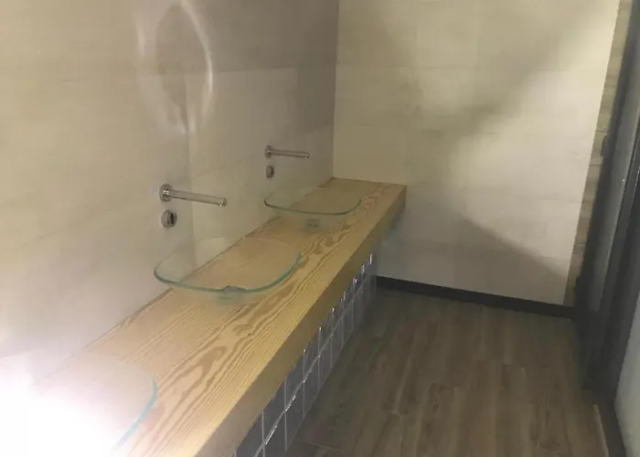 Albergue Wood Steel & Glass